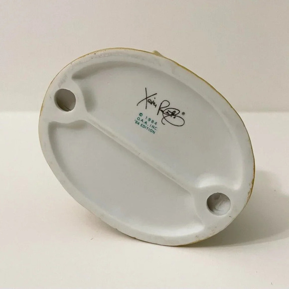 1984 Cabbage Patch Kids Porcelain Figurine Girl Feeding Baby in Cradle - Picture 10 of 16